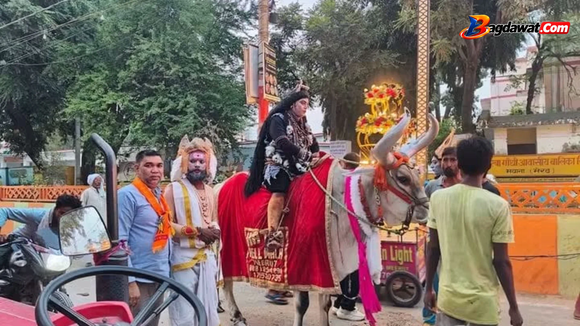 मवाना में धूमधाम से निकली शिव बारात, उमड़ी भारी भीड़