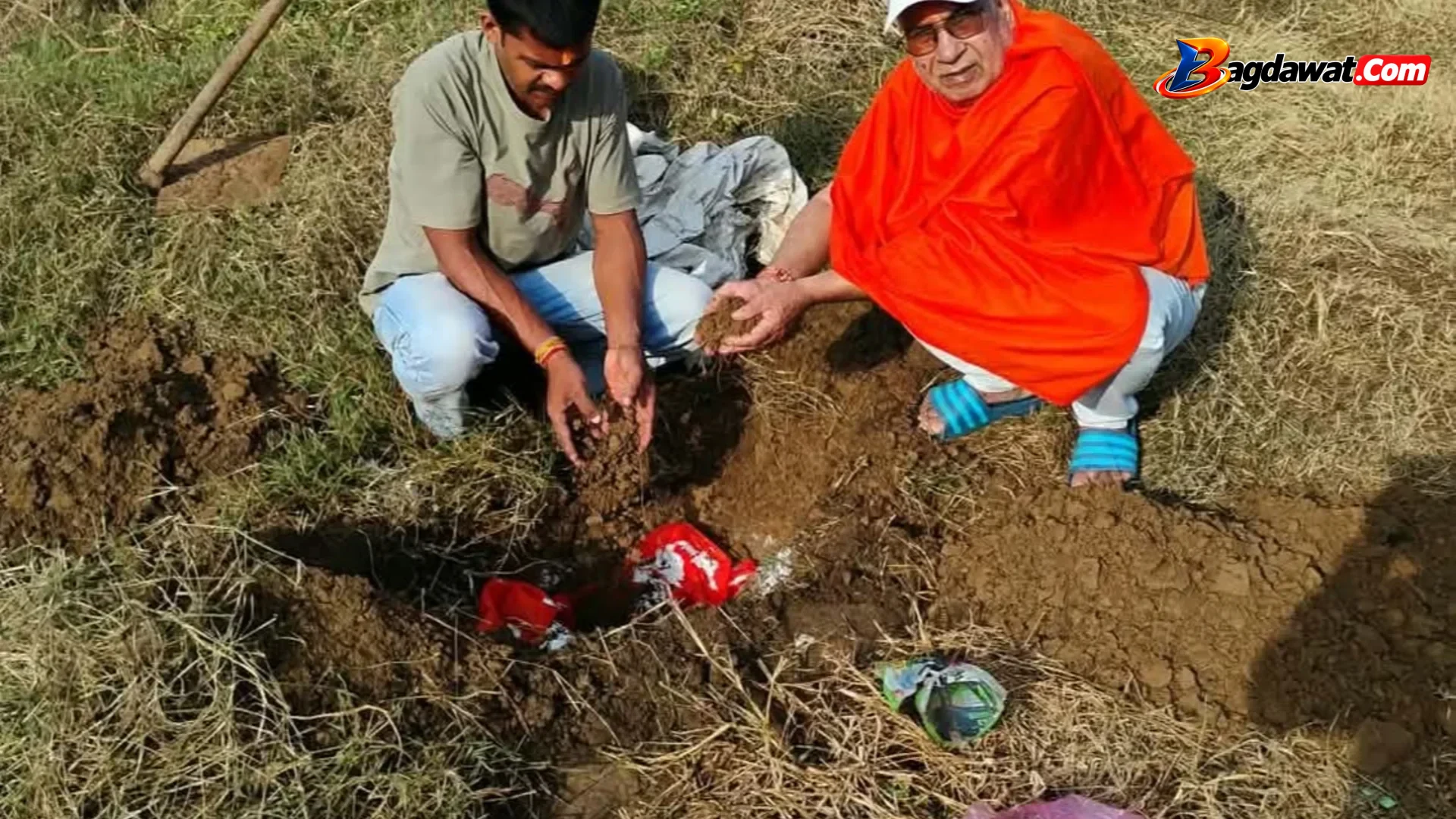 वानर का किया दाह संस्कार