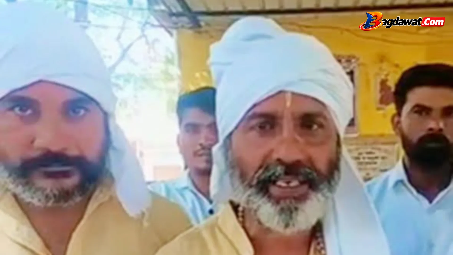 पाली: मंदिर के सामने गंदा नाला खोदने पर आक्रोश