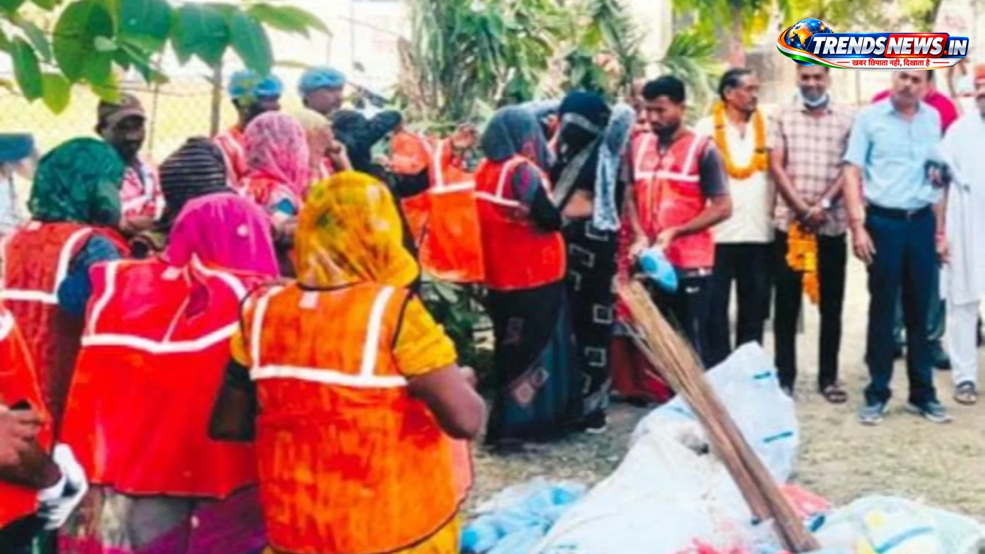 चाचौड़ा में सीएमओ की अनूठी पहल से गदगद हुए सफाईकर्मी, मिला सम्मान